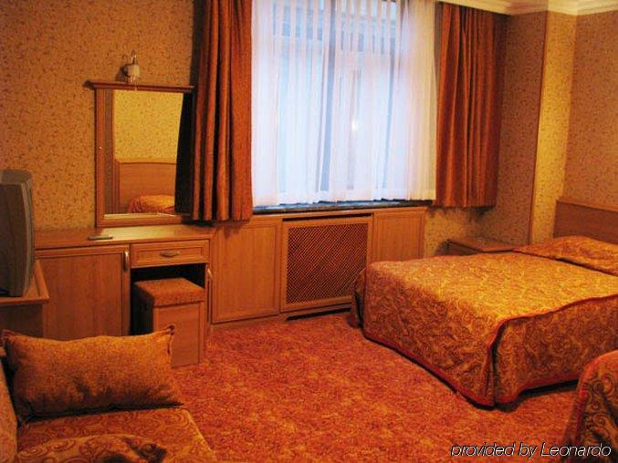 Hotel Bristol Стамбул Номер фото